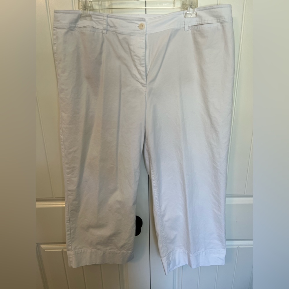 Talbots Wide Leg cropped Chino. White. Size 18W